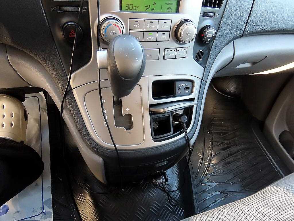 HYUNDAI Starex - Vista 11