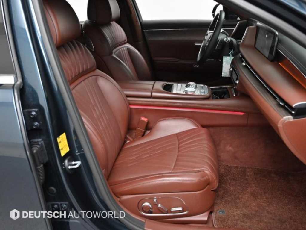 Genesis G90 - Vista 10