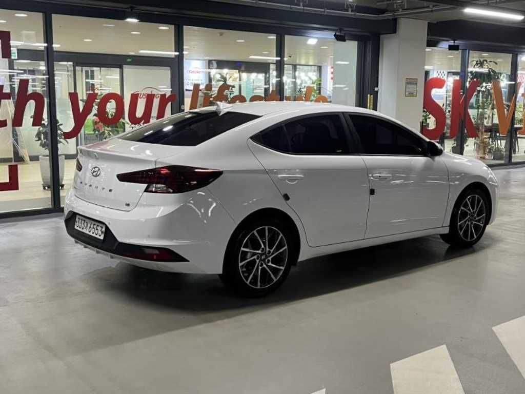 HYUNDAI Avante - Vista 4