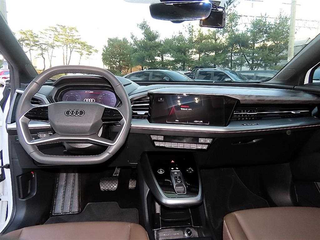 Audi Q4 - Vista 7