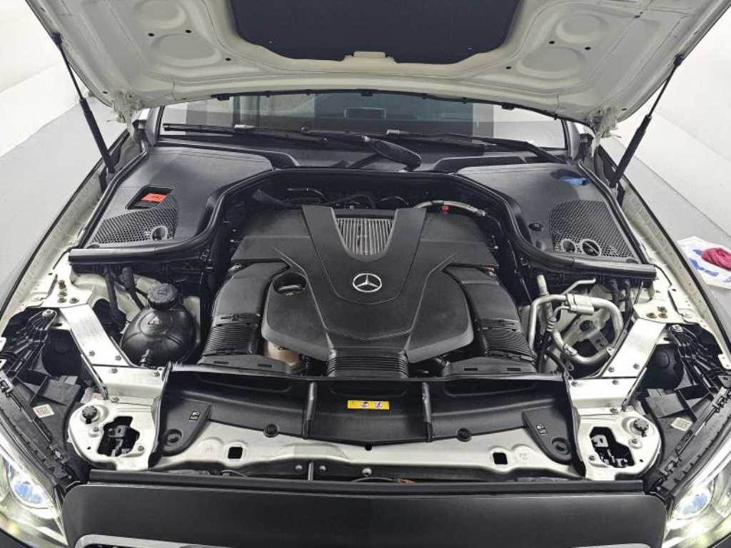 Mercedes Benz E class - Vista 6