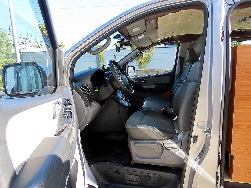 HYUNDAI Starex - Vista 5