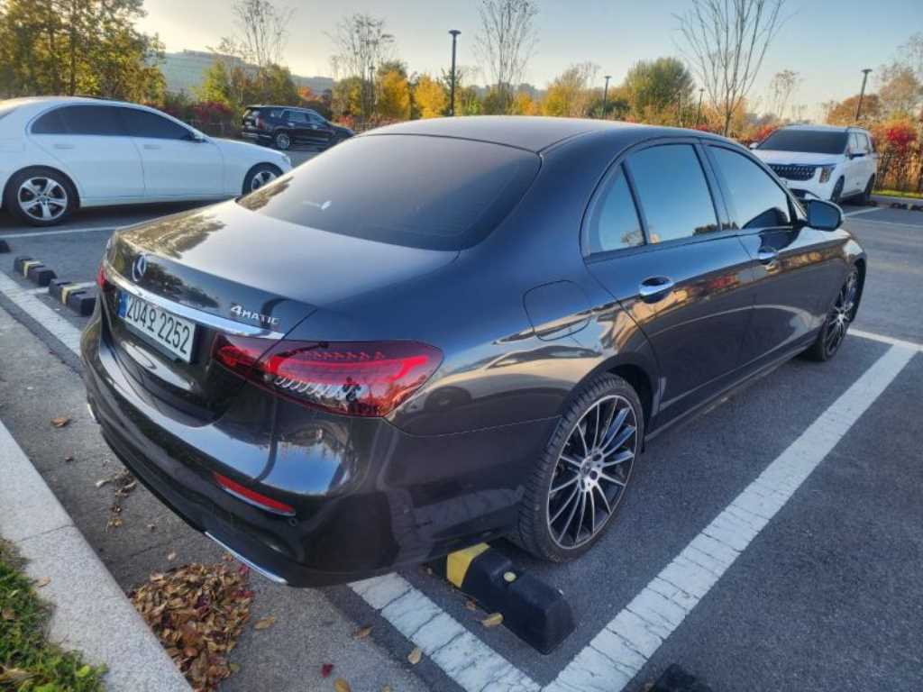 Mercedes Benz E class - Vista 3