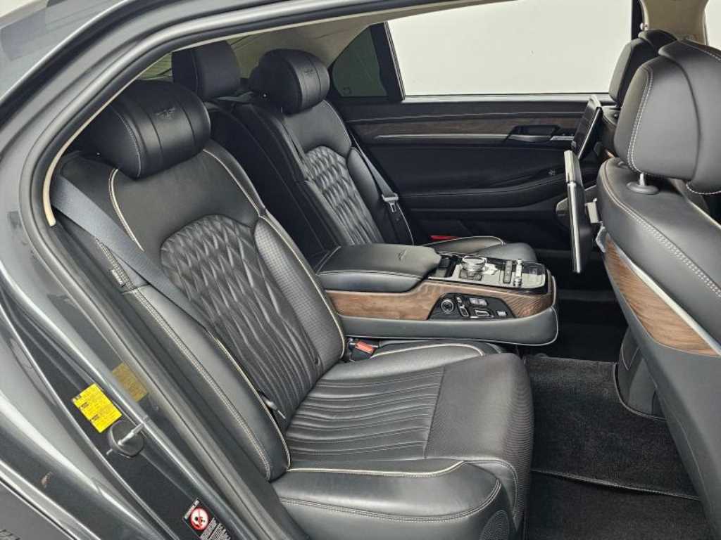 Genesis G90 - Vista 12