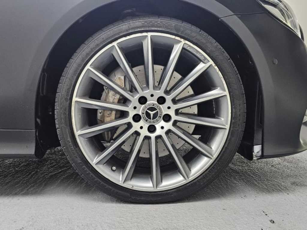 Mercedes Benz E class - Vista 5