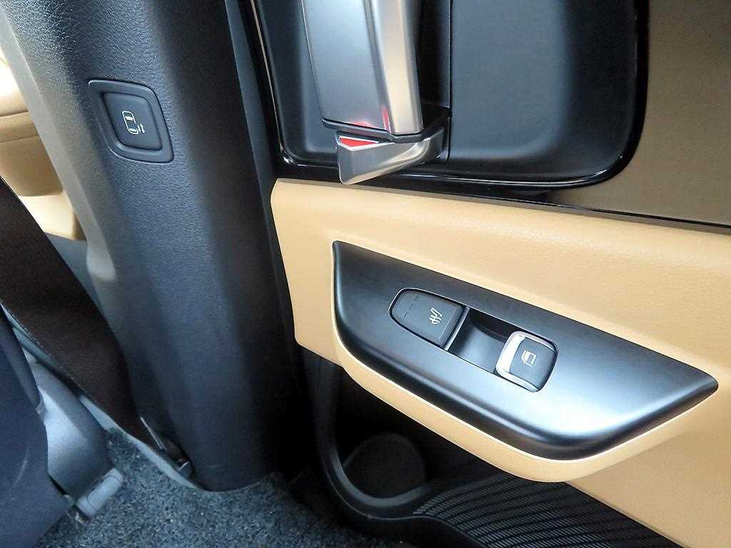 KIA Carnival - Vista 10