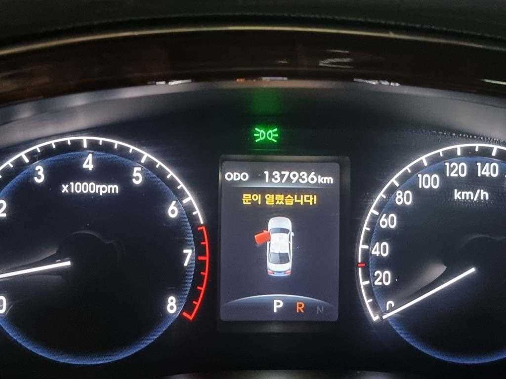 HYUNDAI Genesis - Vista 9