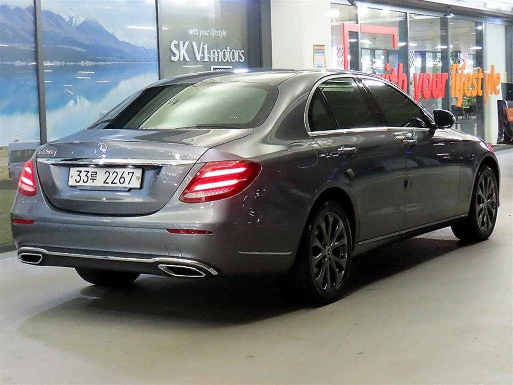 Mercedes Benz E class - Vista 4