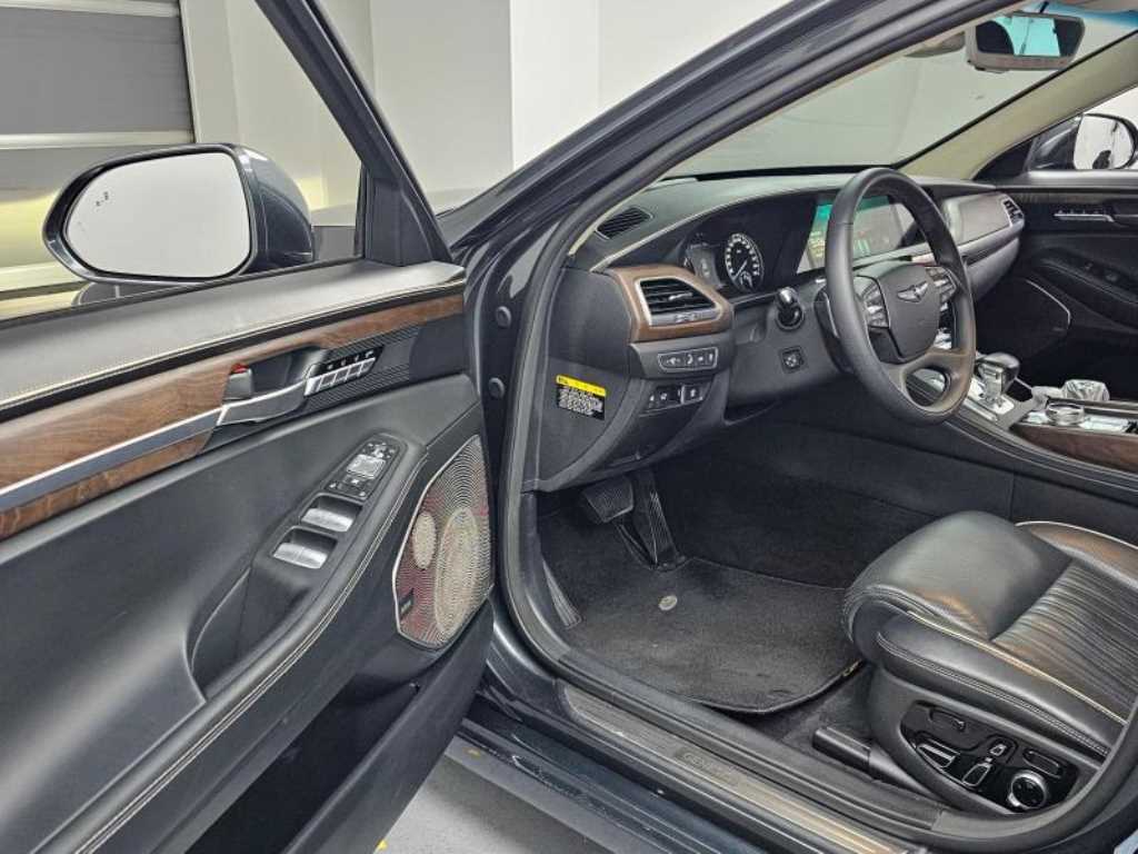 Genesis G90 - Vista 11