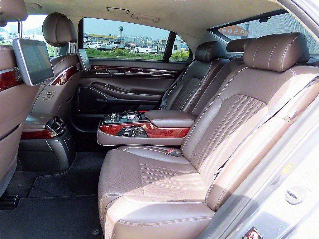 Genesis EQ900 - Vista 6