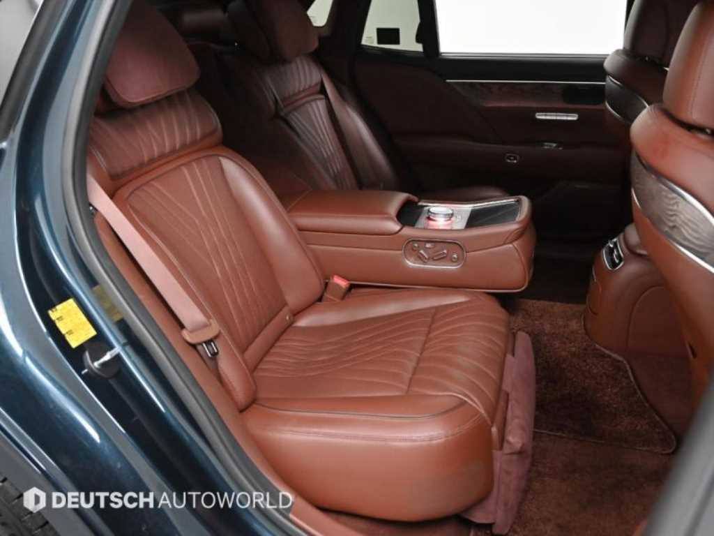 Genesis G90 - Vista 12