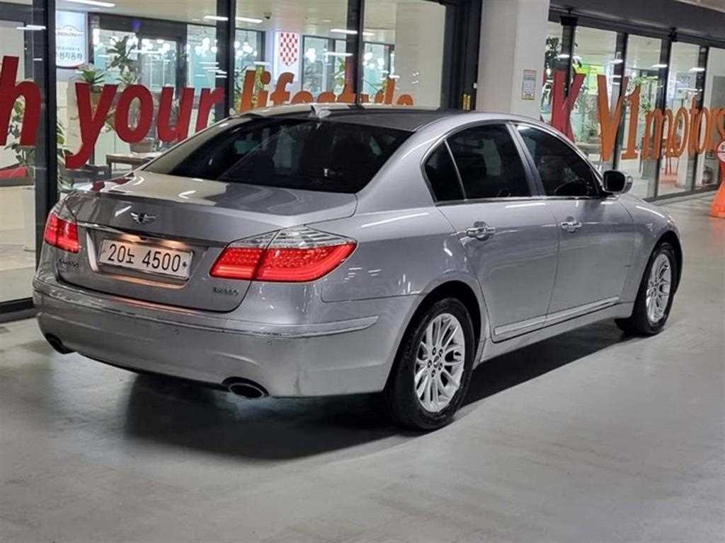 HYUNDAI Genesis - Vista 4