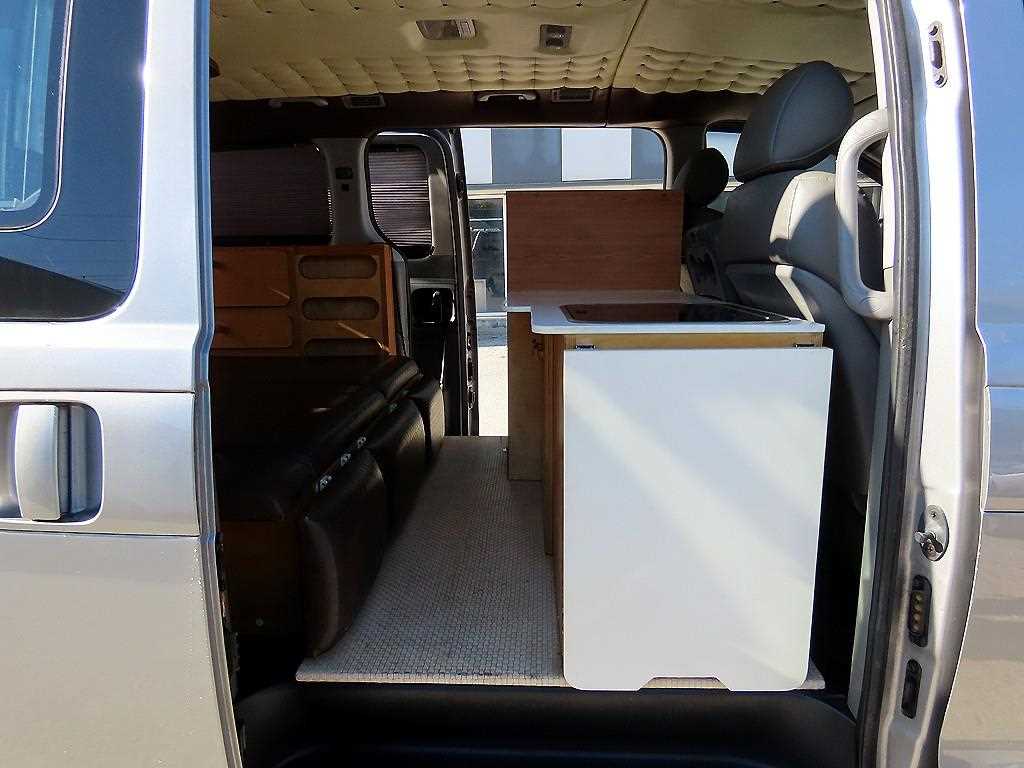 HYUNDAI Starex - Vista 6