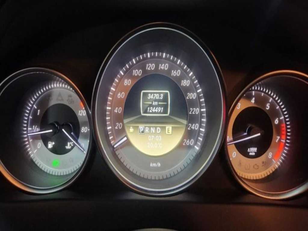 Mercedes Benz C Class - Vista 4