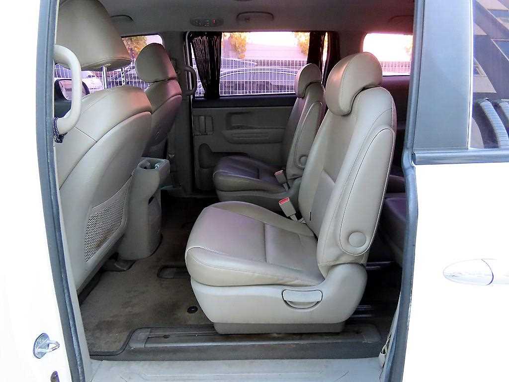 KIA Carnival - Vista 6