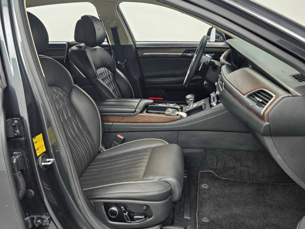 Genesis G90 - Vista 10