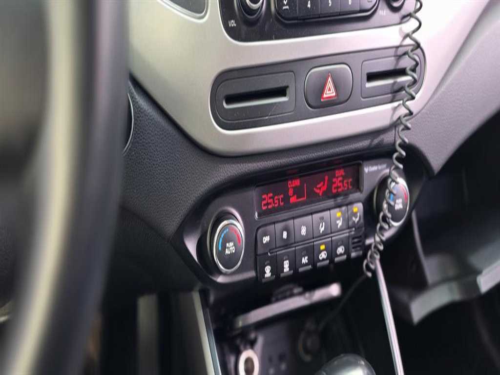 KIA Carens - Vista 4