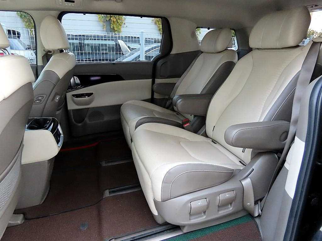 KIA Carnival - Vista 5