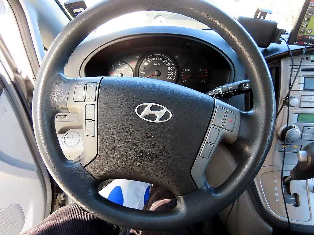 HYUNDAI Starex - Vista 9