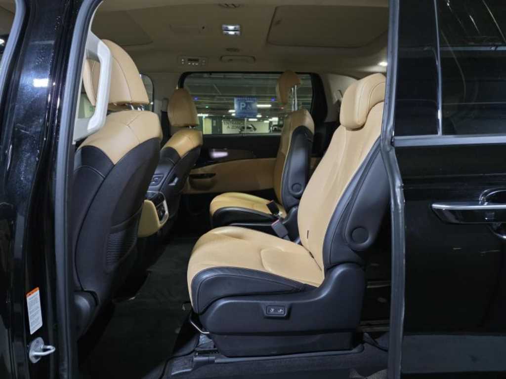 KIA Carnival - Vista 5