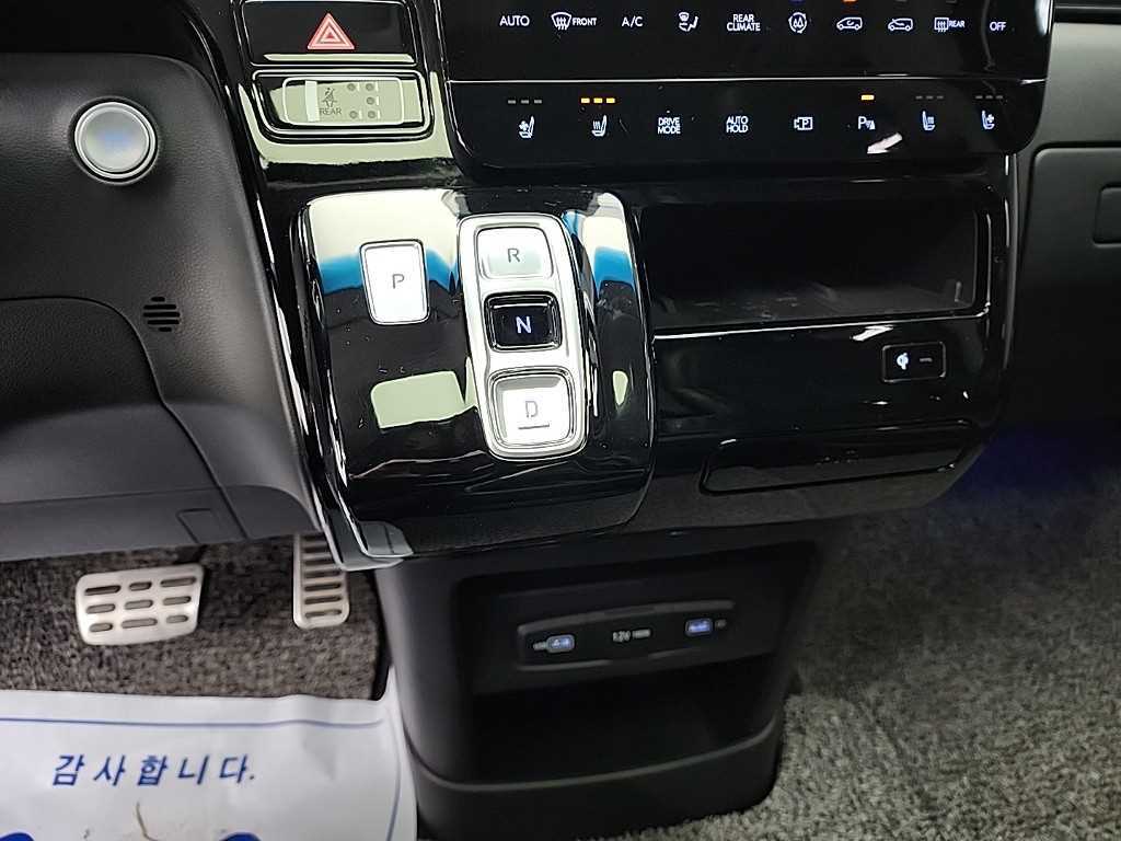 HYUNDAI Staria - Vista 8