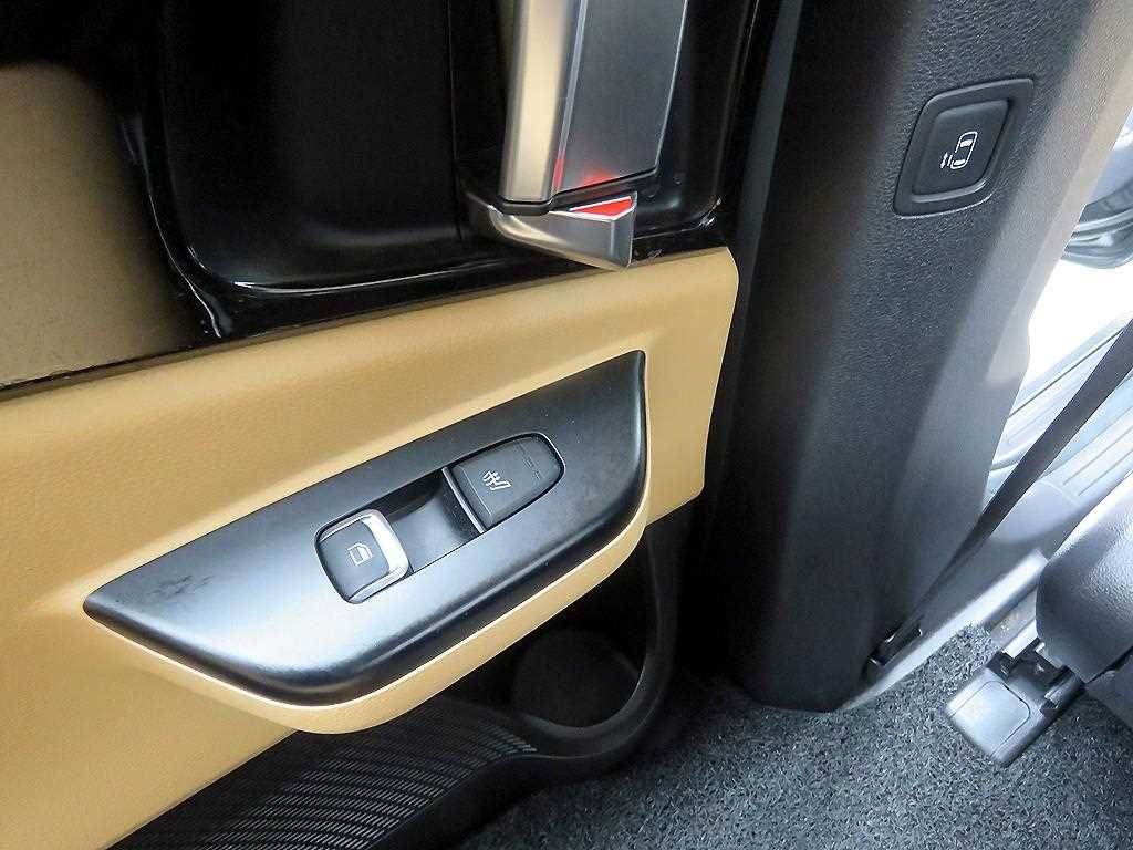 KIA Carnival - Vista 9