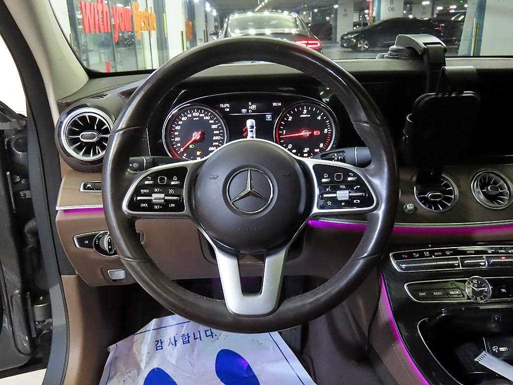 Mercedes Benz E class - Vista 8