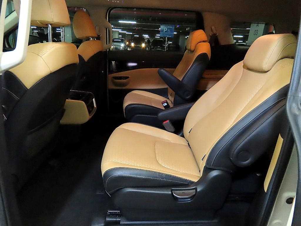 KIA Carnival - Vista 7