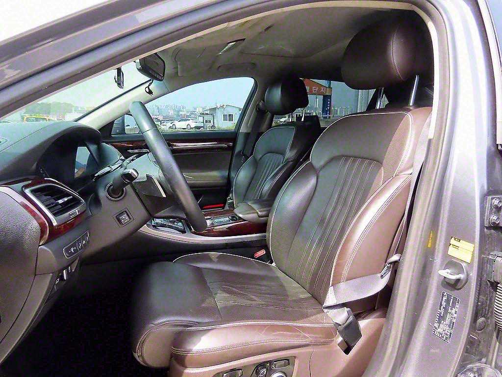 Genesis EQ900 - Vista 5