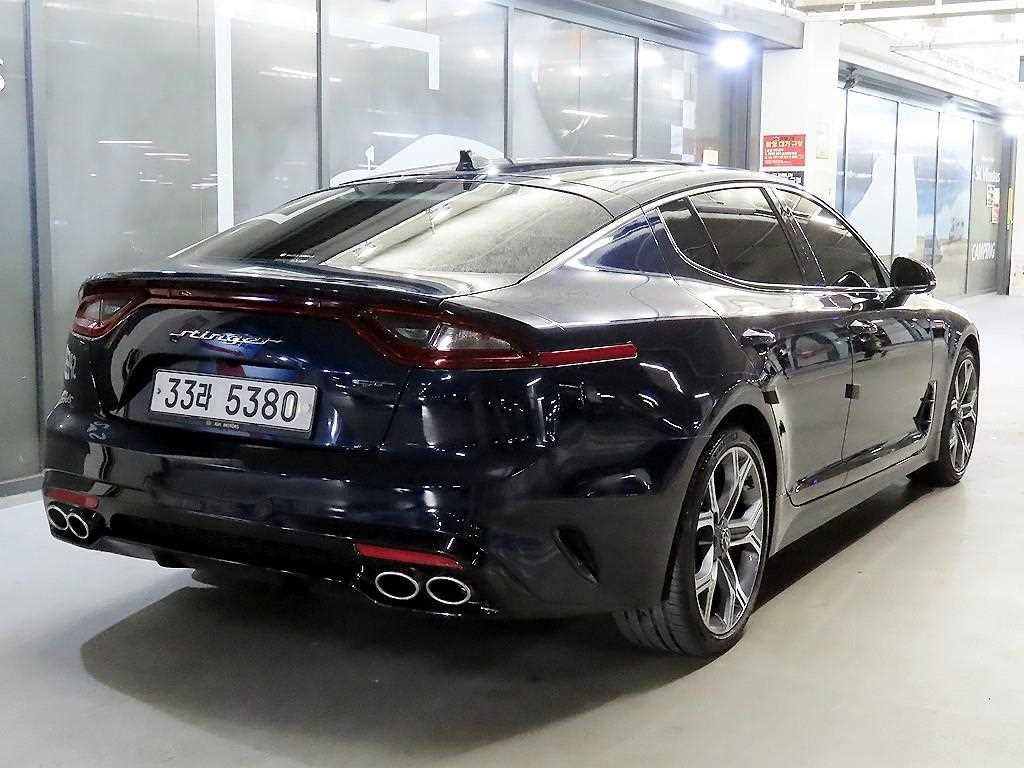 KIA Stinger - Vista 4