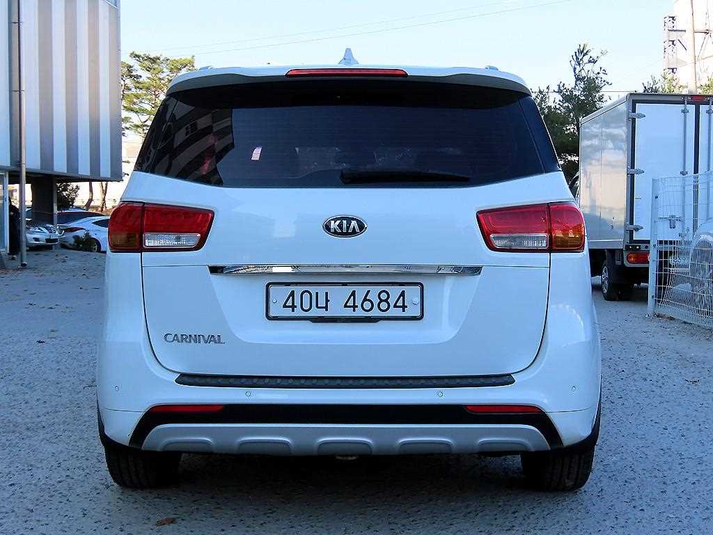 KIA Carnival - Vista 4