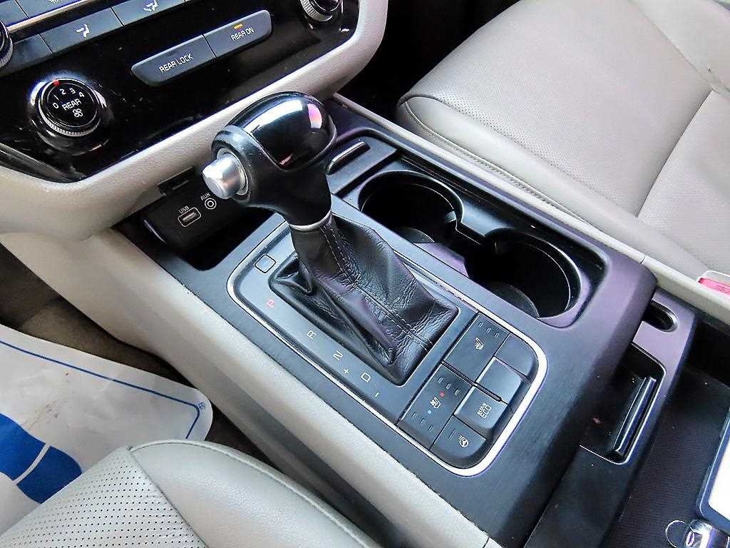 KIA Carnival - Vista 11