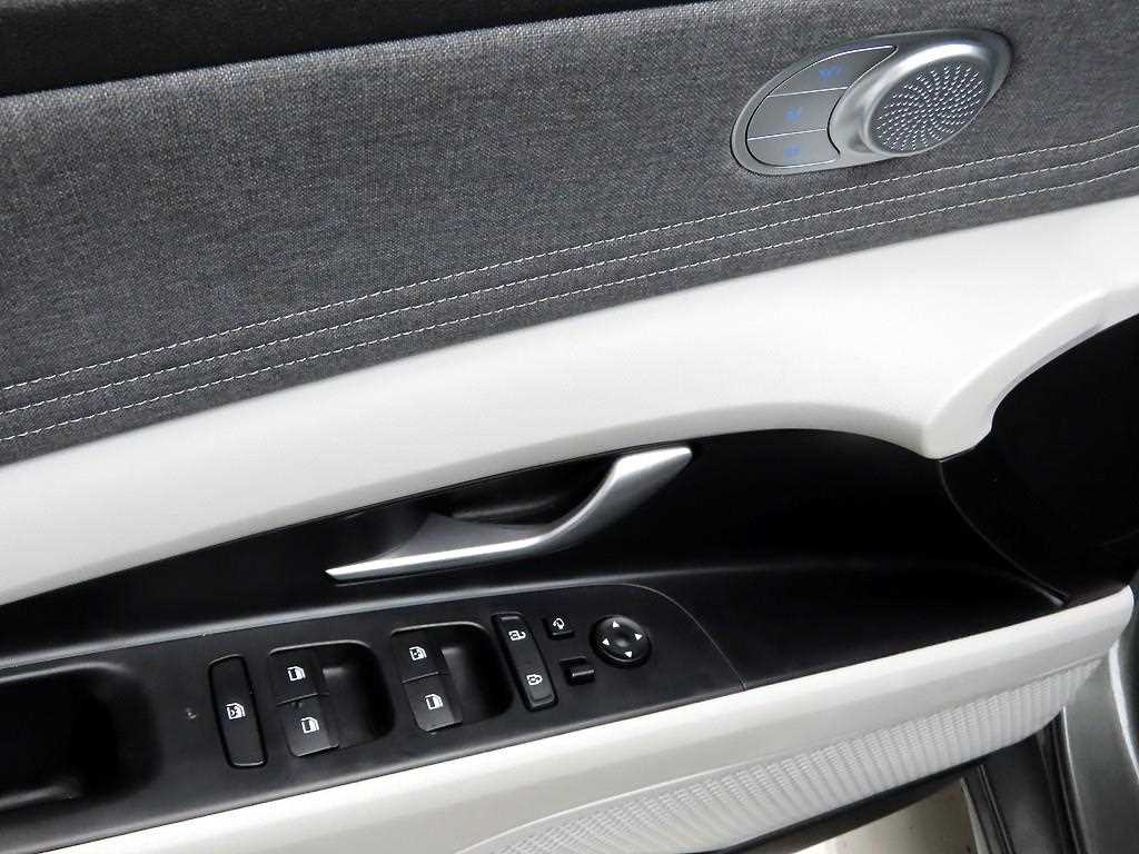 HYUNDAI Avante - Vista 12