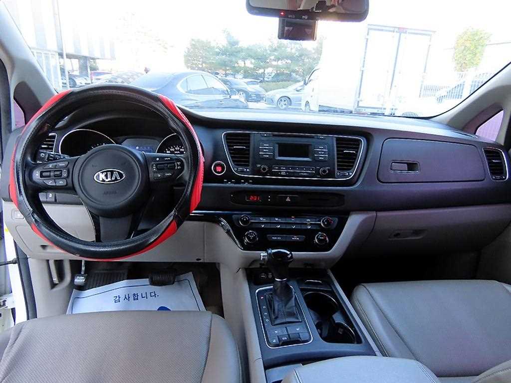 KIA Carnival - Vista 8