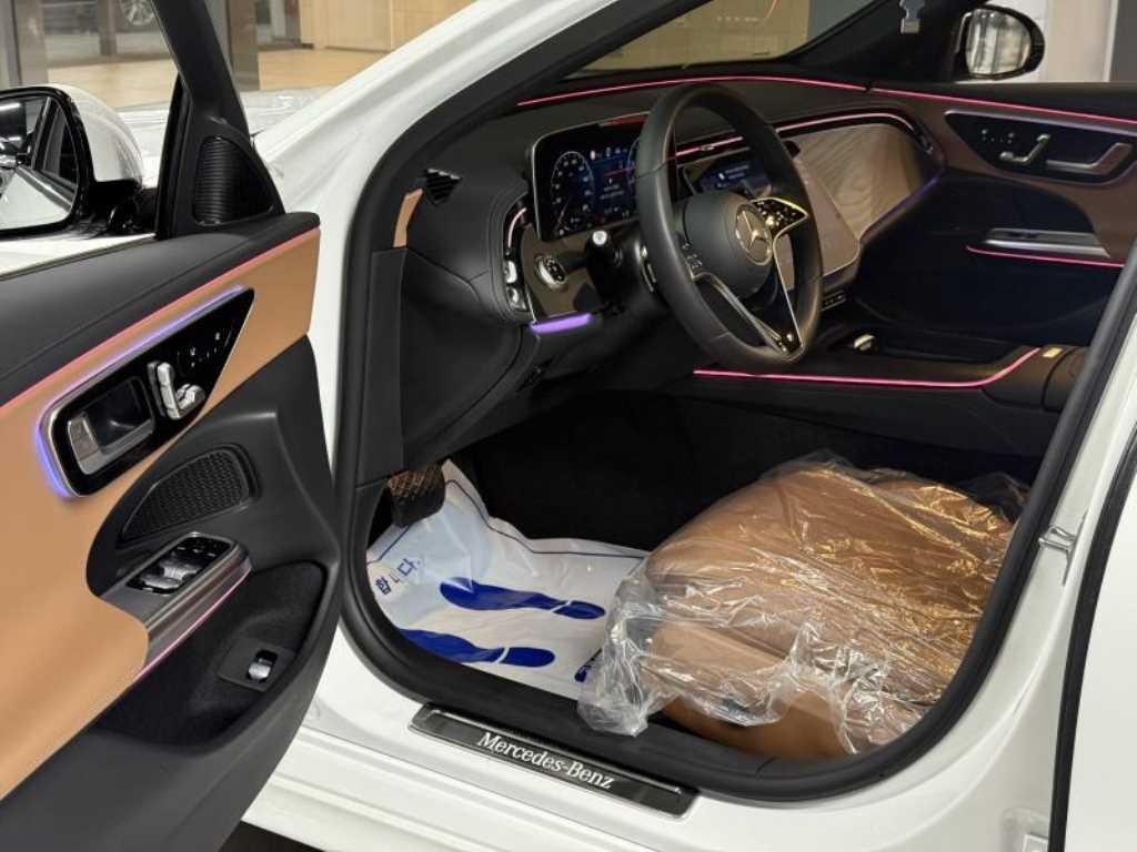 Mercedes Benz E class - Vista 10