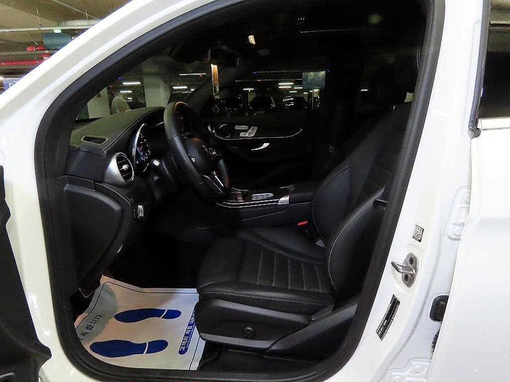 Mercedes Benz GLC Class - Vista 6