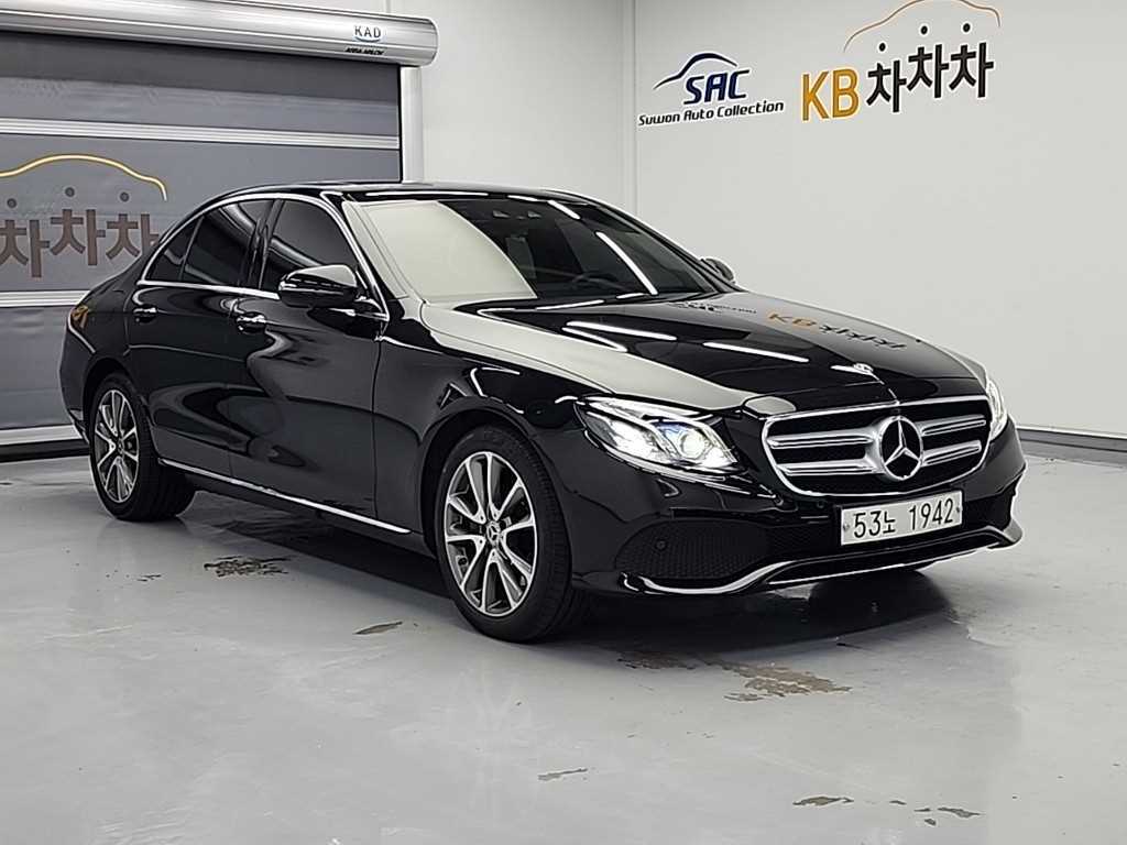 Mercedes Benz E class - Vista 4