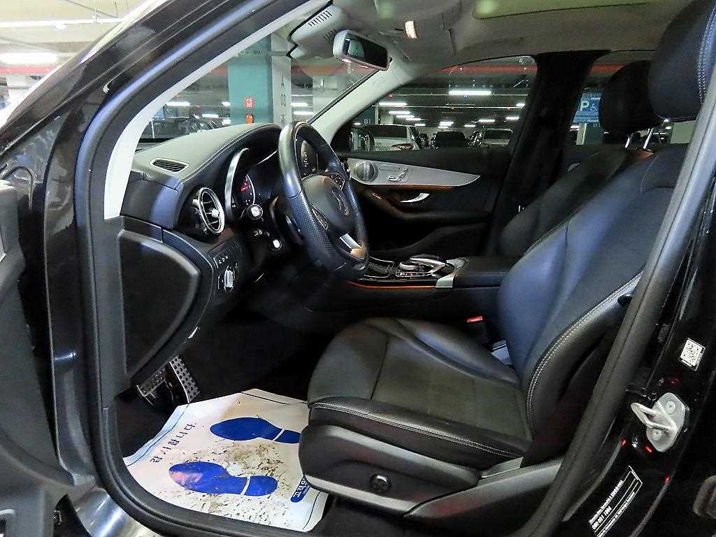 Mercedes Benz GLC Class - Vista 6