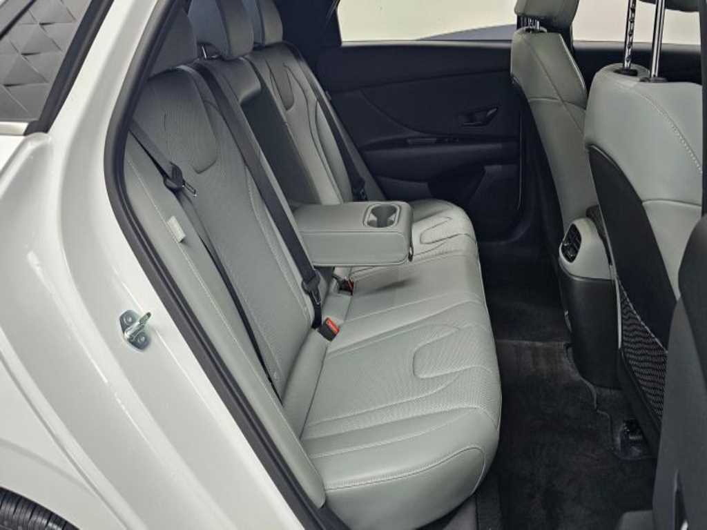 HYUNDAI Avante - Vista 10