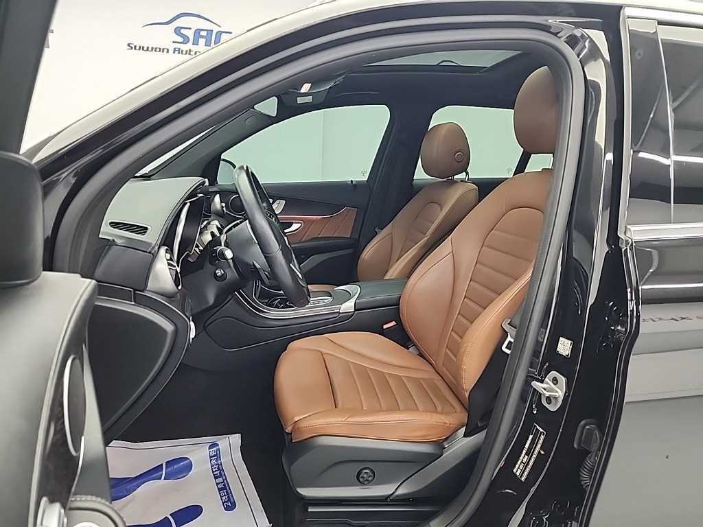 Mercedes Benz GLC Class - Vista 11