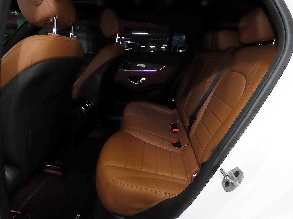 Mercedes Benz GLC Class - Vista 7