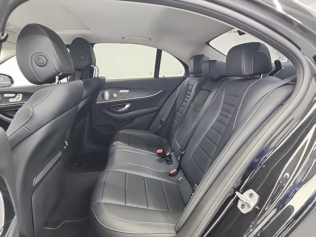 Mercedes Benz E class - Vista 12