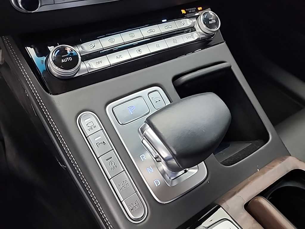 Genesis G90 - Vista 8