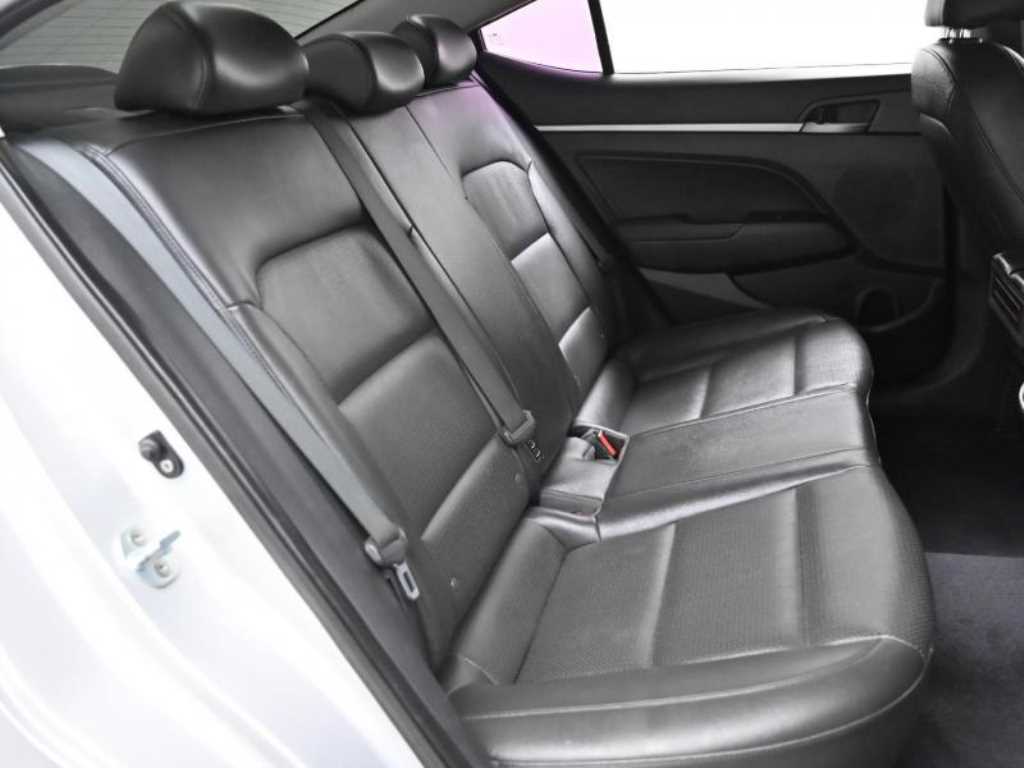 HYUNDAI Avante - Vista 12