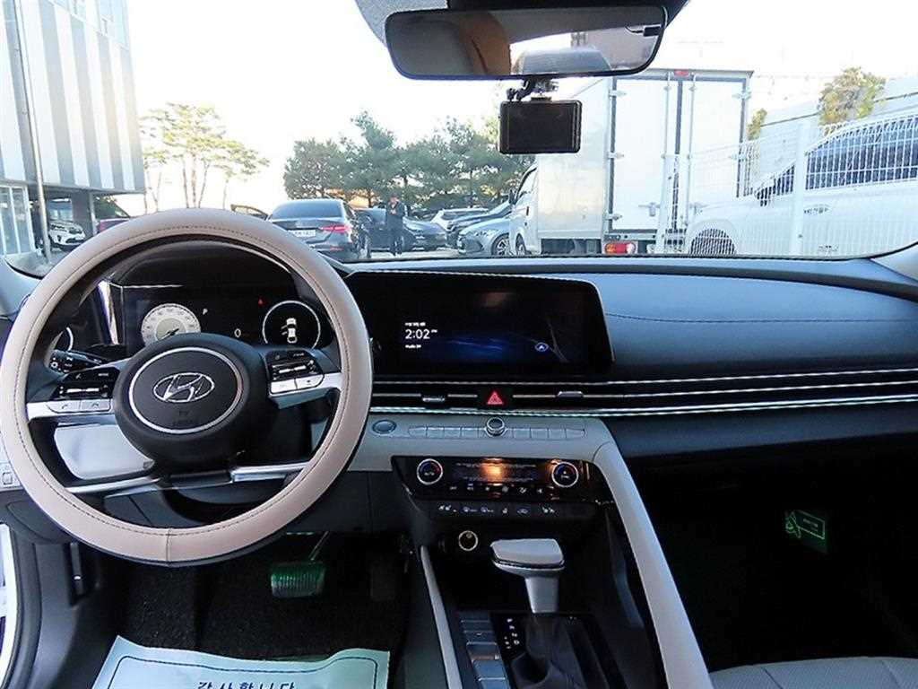 HYUNDAI Avante - Vista 7