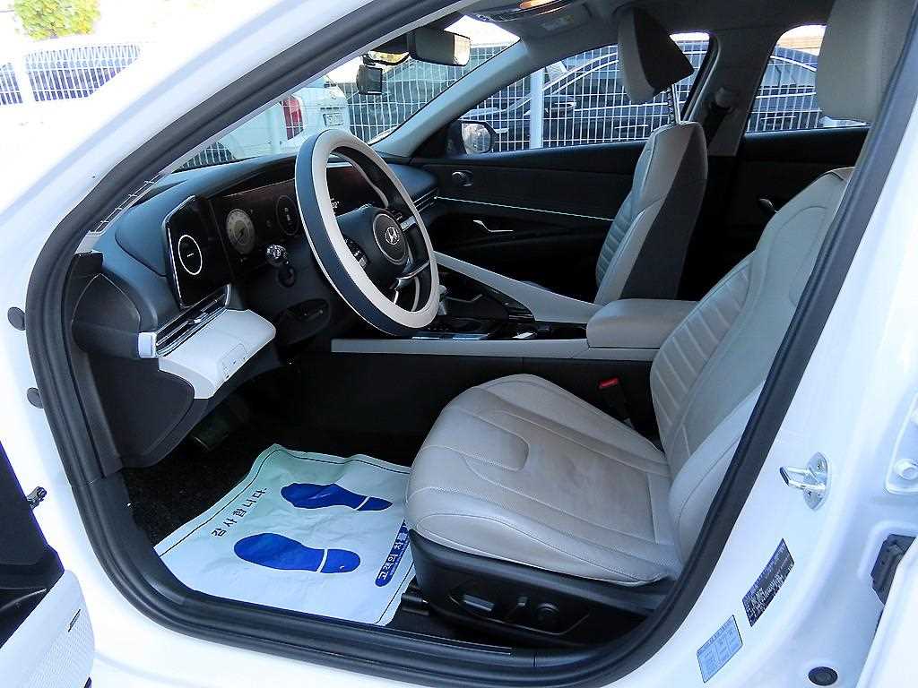 HYUNDAI Avante - Vista 5