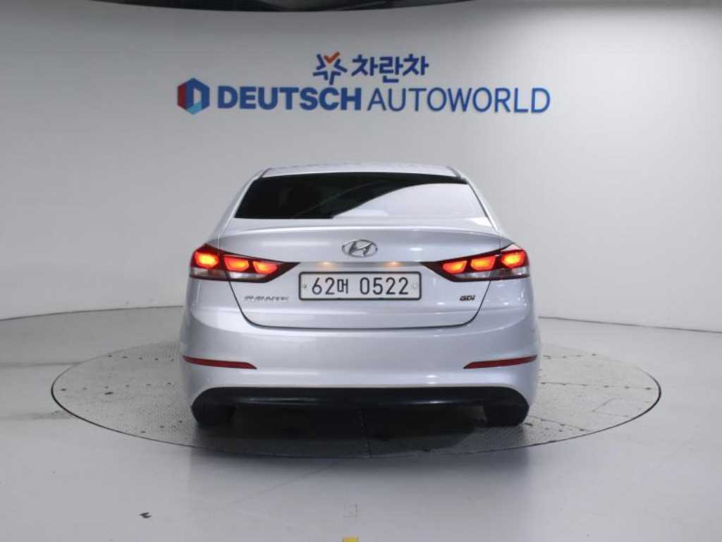 HYUNDAI Avante - Vista 4