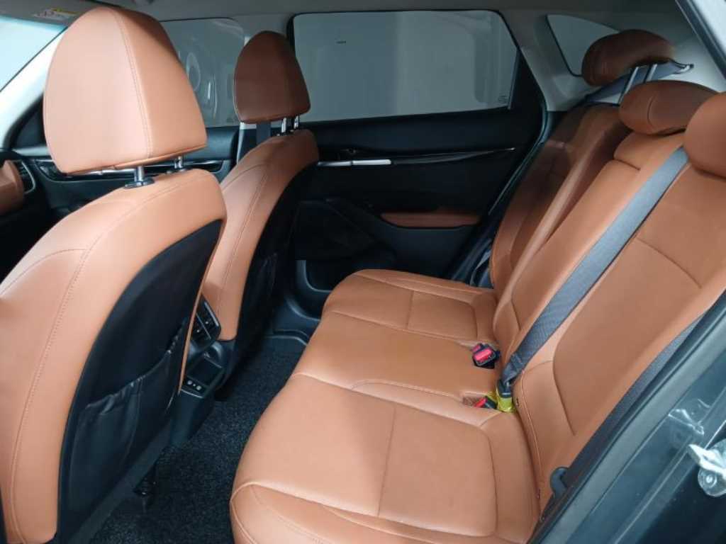 KIA Seltos - Vista 8