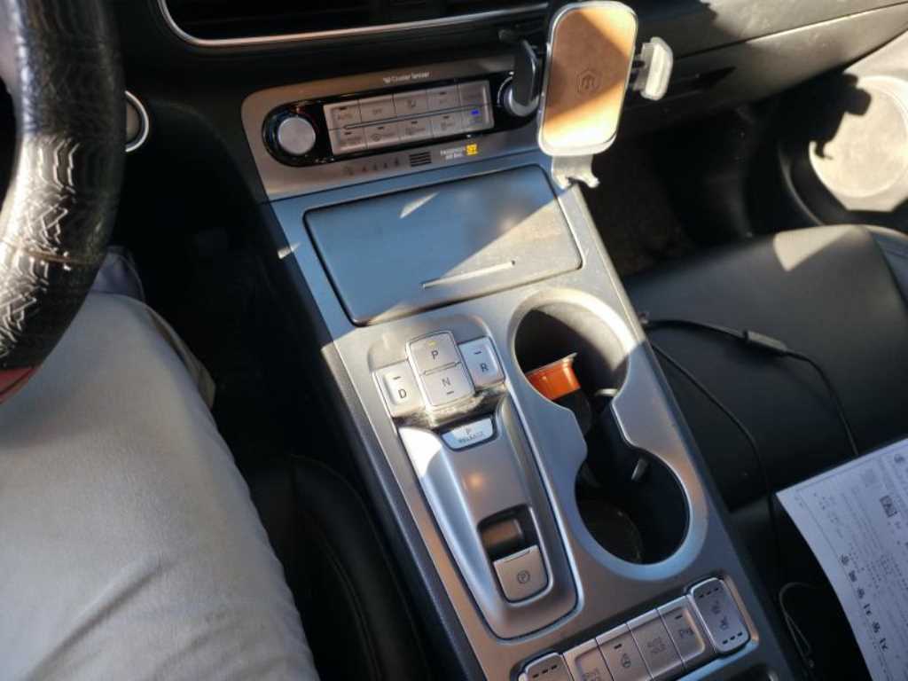 HYUNDAI Kona - Vista 9