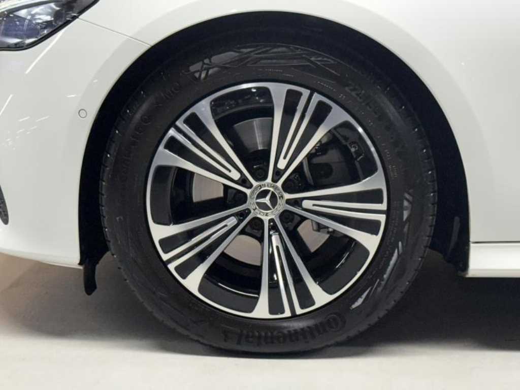 Mercedes Benz E class - Vista 5